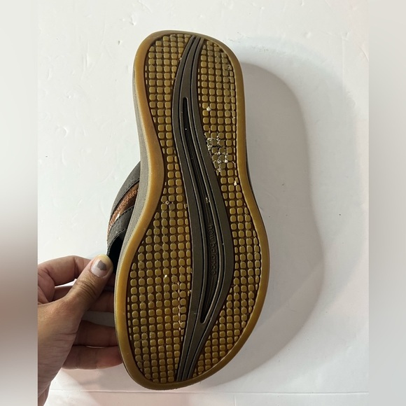 New Balance Men’s Rock & Tone Brown Flip Flop Sandals - Sole is 10-10.3” - Picture 4 of 11